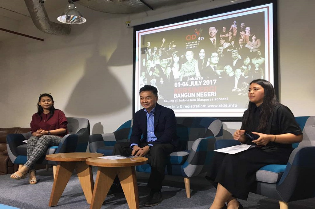 Ketua Dewan Penyantun Diaspora Indonesia, Dino Patti Djalal (tengah), di Jakarta, Senin 12 Juni 2017. (Foto: MTVN/Sonya Michaella)