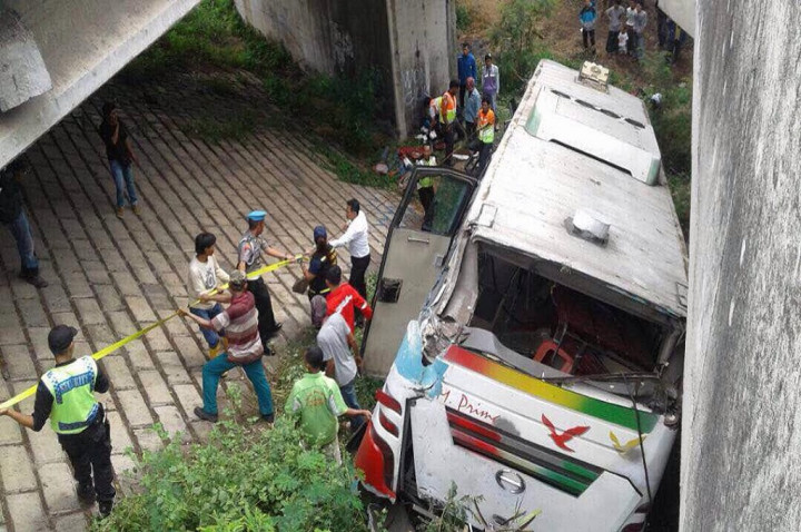Bus Tergelincir di Tol Tangerang-Merak, 2 Orang Tewas