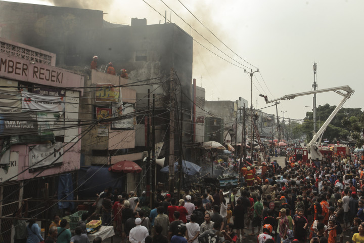 Ruko di Pasar Kebayoran Lama Terbakar