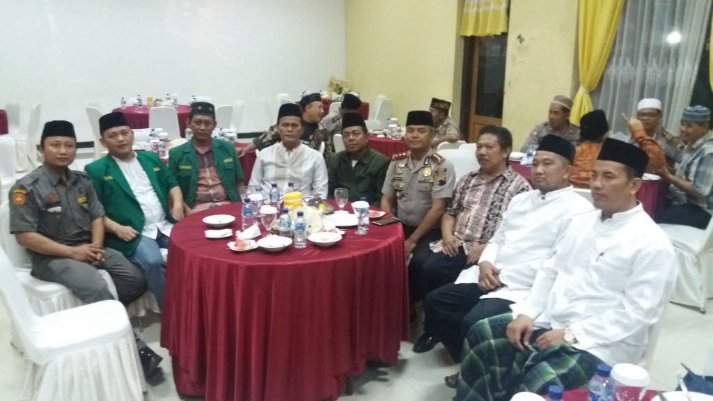 Sejumlah ormas Islam menyatakan sikap bersama menolak ormas radikal, di Tegal Jawa Tengah. (Metrotvnews.com/Kuntoro Tayubi)