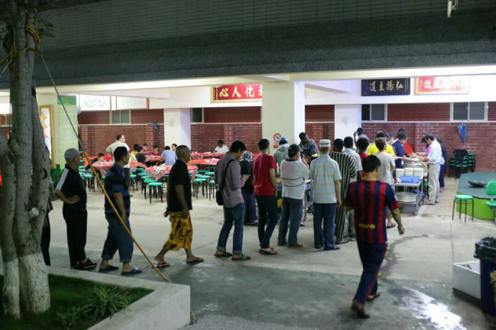 Pengalaman Berbuka Puasa di Masjid Longgang
