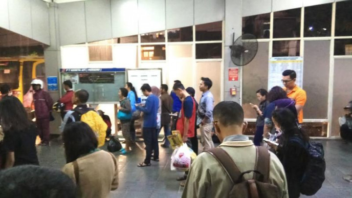 Ratusan Calon Penumpang Sempat Tertahan di Stasiun Kemayoran