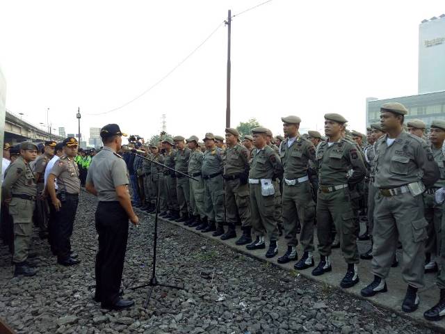 Jelang Penggusuran Kalijodo, Ratusan Petugas Lakukan Apel Akbar