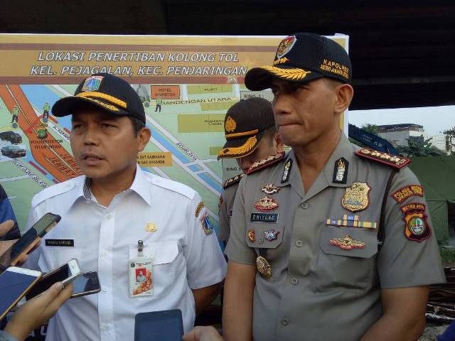 Bangunan di Kolong Tol Kalijodo Dibongkar