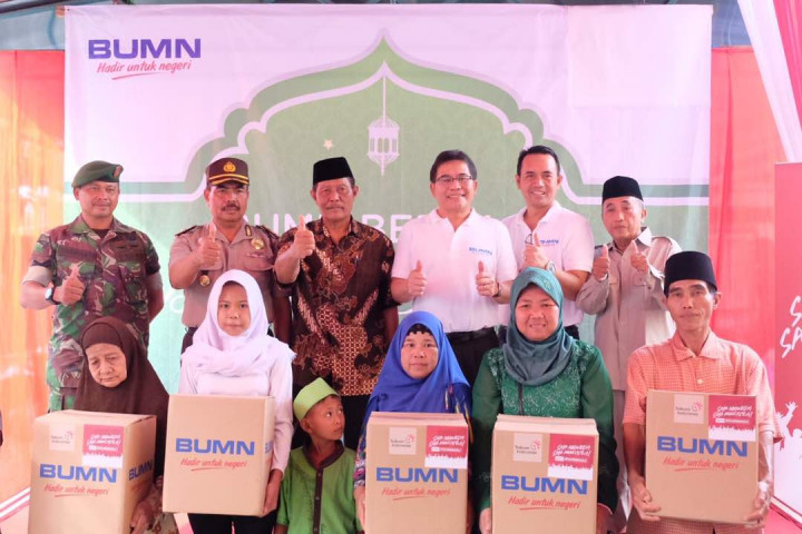 TelkomGroup dan 13 BUMN Bagikan Ratusan Ribu Bingkisan ke Masjid Jabodetabek
