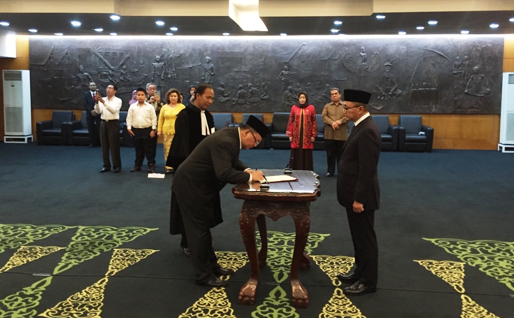 Ketua MPR RI Zulkifli Hasan melantik tiga anggota pergantian antar waktu (PAW) MPR periode 2014-2019 (Foto:Metrotvnews.com/Gervin Nathaniel Purba)