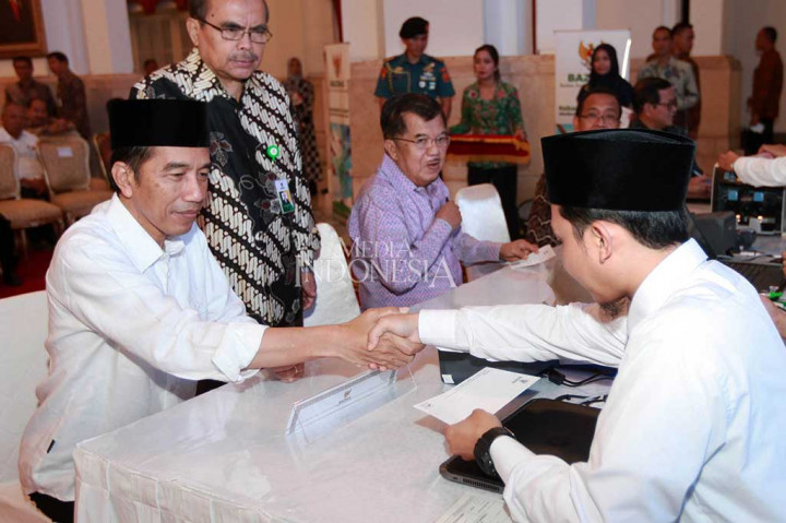 Jokowi dan JK Tunaikan Zakat di Istana Negara
