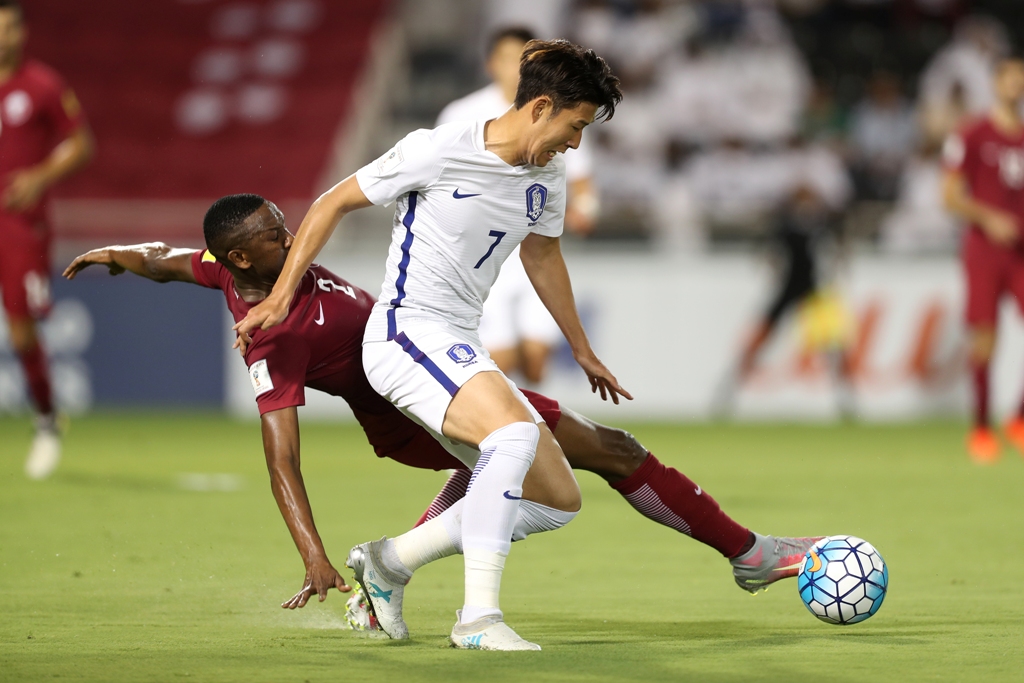 Penampilan Son Heung-Min saat membela Korea Selatan. (KARIM JAAFAR / AFP)