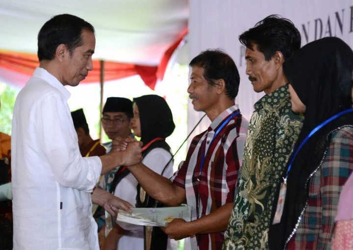 Presiden Serahkan 2.550 Sertifikat Tanah di Cilacap
