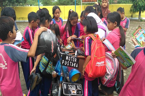 Baca Buku Gratis di Motor Pustaka