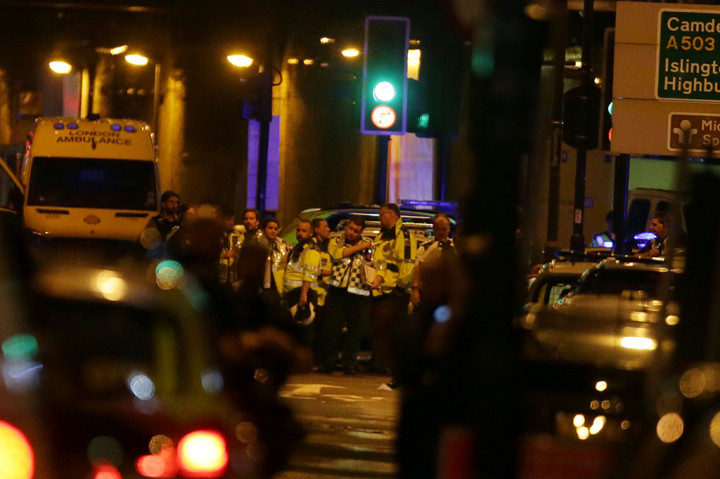 Mobil Van Tabrak Jemaah di London Utara, Tiga Terluka