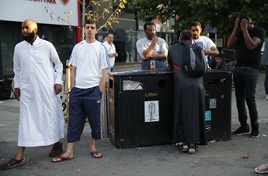 Satu Orang Tewas dalam Penabrakan Van ke Jemaah Masjid London