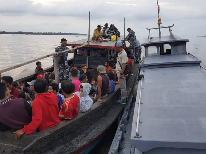 Kapal Berpenumpang 96 orang TKI Ilegal Ditangkap di Perairan Asahan