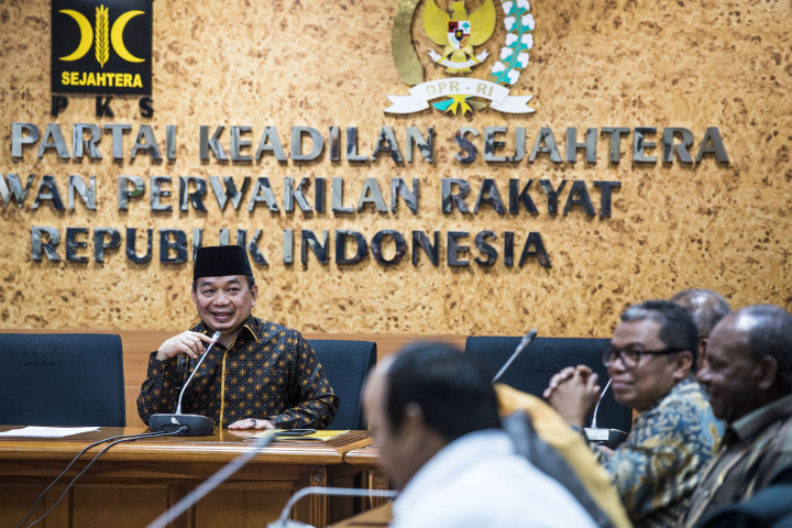 PKS Berbagi Kebahagiaan dengan Pemulung Bantar Gebang