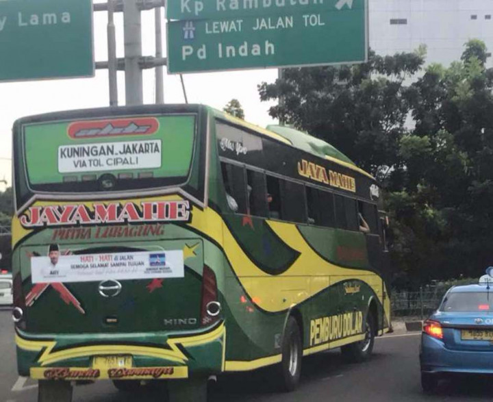 Stiker Bergambar AHY Beredar di Bus Antarkota
