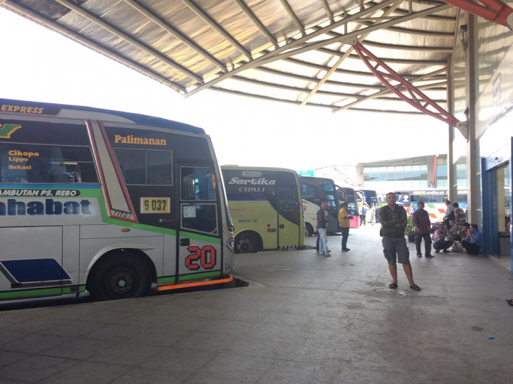 Terminal Pulogebang Padat Pemudik Sejak H-10 Lebaran