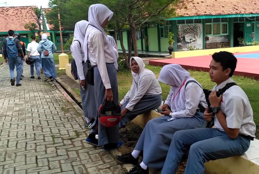 Siswa SMA di Sumenep ketika jam istirahat – MTVN/ Rahmatullah