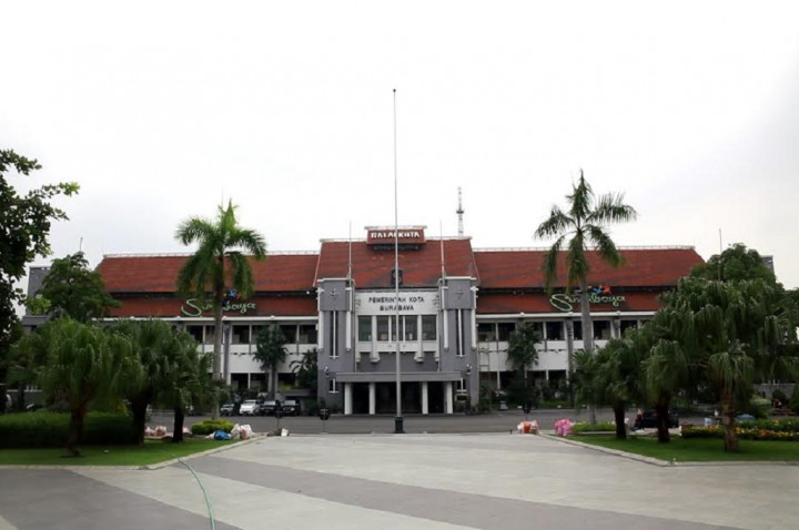 Besok, Mobil Dinas Milik Pemkot Surabaya Wajib Diparkirkan