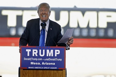 Trump Ingin Tembok Perbatasan AS-Meksiko Dilengkapi Panel Surya