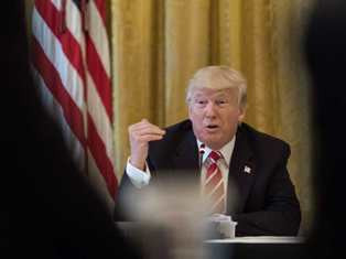 Trump Bantah Miliki Rekaman Rahasia dengan Mantan Kepala FBI