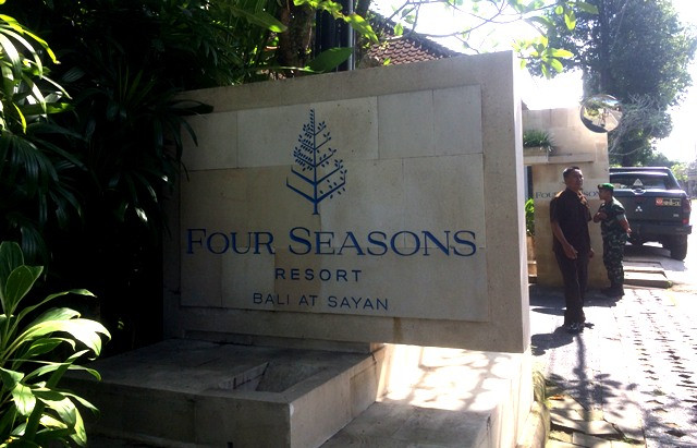 petugas menjaga Hotel Four Season Resort, Bali. Foto: MTVN/Raiza Andini