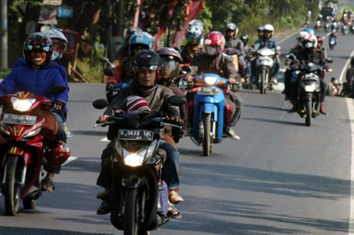 Mudik Pakai Motor Boleh Asal<script async src=