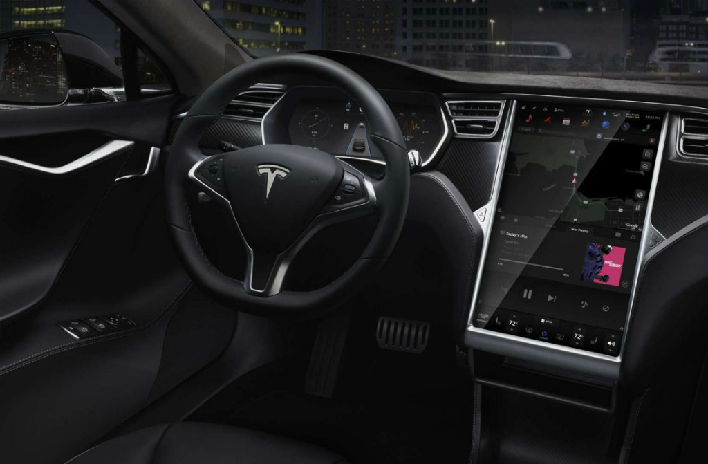 Tesla dilaporkan tengah dalam tahap diskusi dengan layanan streaming musik untuk hadirkan layanannya sendiri.