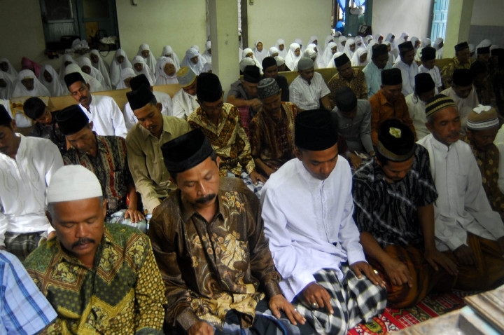 Tarekat Naqsabandiyah Salat Idulfitri Pagi Tadi