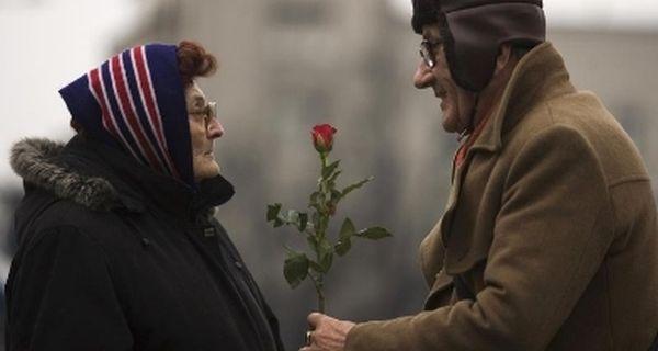 Rutin Aktivitas Seks Tingkatkan Kemampuan Otak pada Lansia