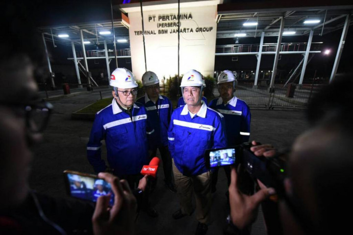 Kawal Pasokan BBM, Dirut Pertamina <i>Blusukan</i> di Malam Takbiran