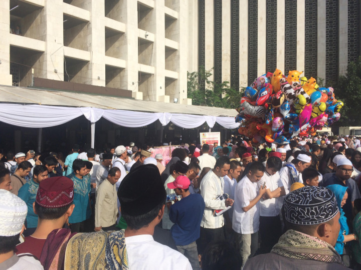 Ribuan Jemaah Tinggalkan Masjid Istiqlal