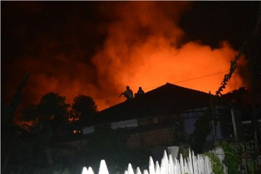 Gudang di Sidoarjo Terbakar karena Petasan