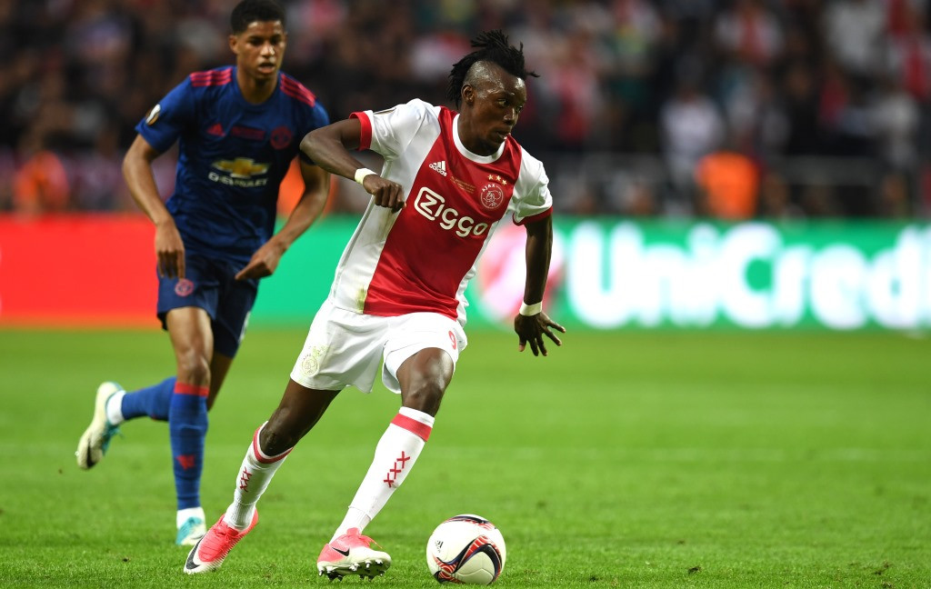 Bertrand Traore (Kanan) (Foto: AFP/Paul Ellis)