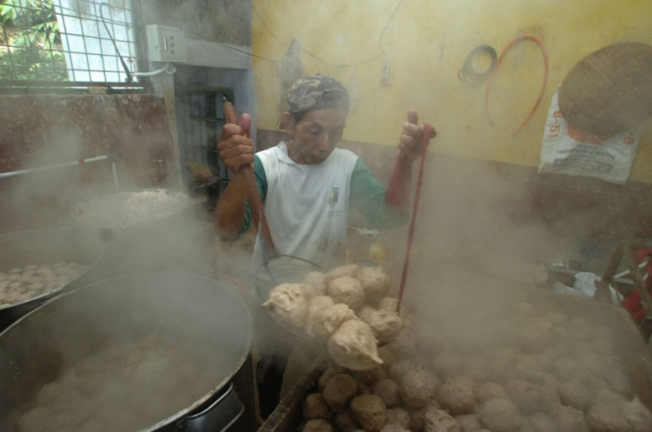 Lebaran, Omzet Pedagang Bakso Melonjak 3 Kali Lipat