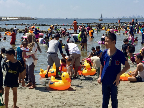 Keramaian Pantai Ancol Sengaja Diburu Pengunjung