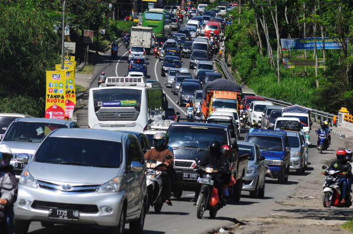  Lalu Lintas Ngawi-Solo Mulai Padat