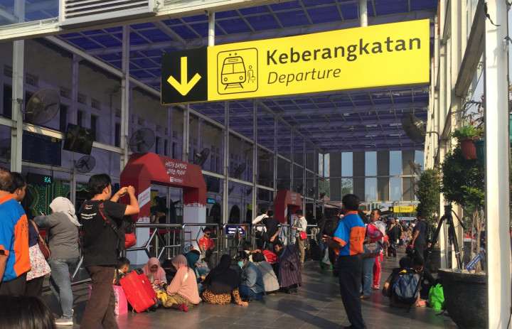 Tiket Kereta Api Habis, Penumpang Berharap Calo