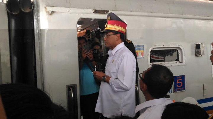  Pemerintah Akan Bikin Aturan Penerbangan Balon Udara