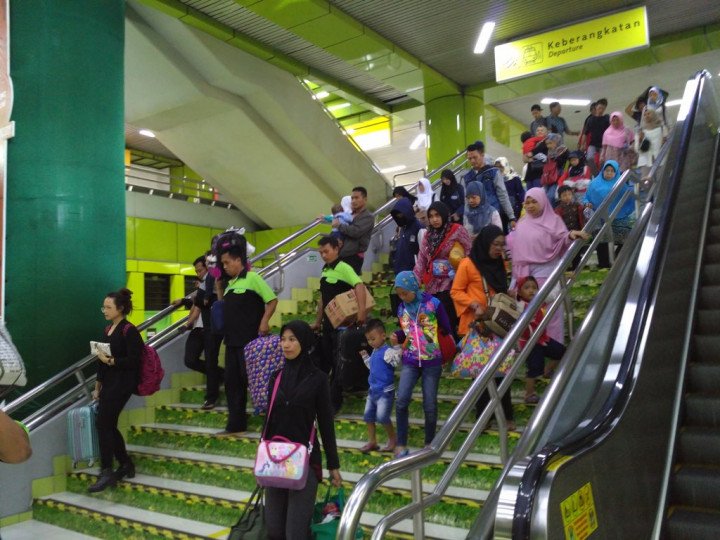 Di Stasiun Hampir tak Ada Puncak Arus Balik