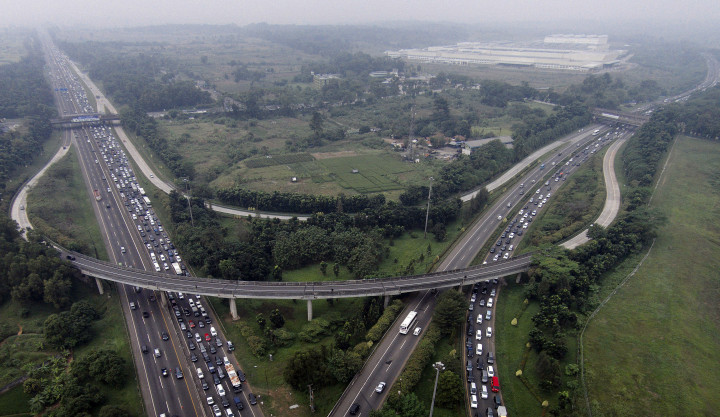 KM 66 Tol Cikampek Stagnan