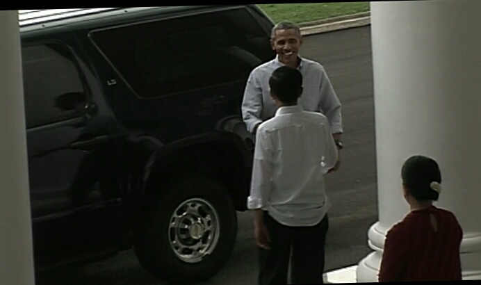 Presiden Joko Widodo menyambut Barack Obama di Istana Bogor, Jawa Barat, Jumat 30 Juni 2017. Foto-foto: Potongan video Setpres