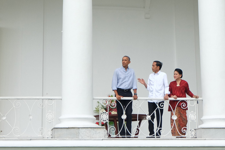 Jokowi dan Obama Santap Jajanan Pasar