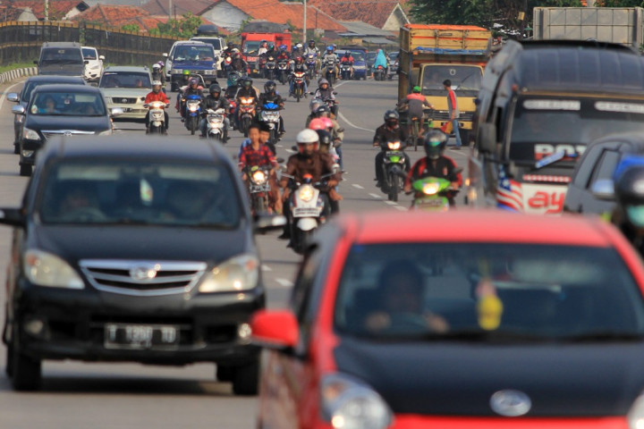 35.913 Kendaraan Arah Jakarta Lewat Jalur Pantura Cirebon