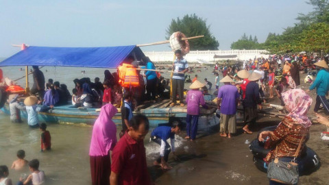 Pengunjung Pantai Purin Tegal Meningkat 700 Persen