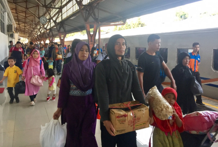 24.566 Pemudik Tiba di Stasiun Pasar Senen