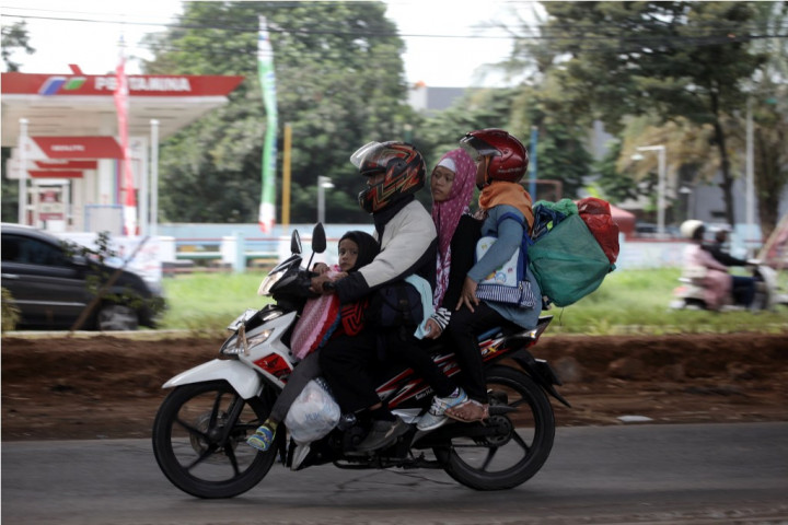 18.812 Kendaraan Melintasi Jalur Arus Balik di Bekasi