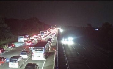 Kepadatan di Tol Cikampek Arah Jakarta Imbas Rest Area