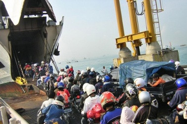 Arus Balik Pelabuhan Bakauheni Dipadati Kendaraan Pribadi