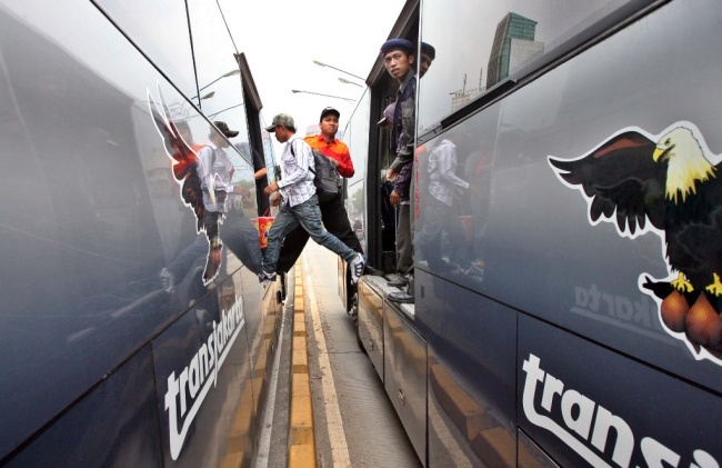 2016, Emiten Bus Lorena Rugi Rp28 Miliar