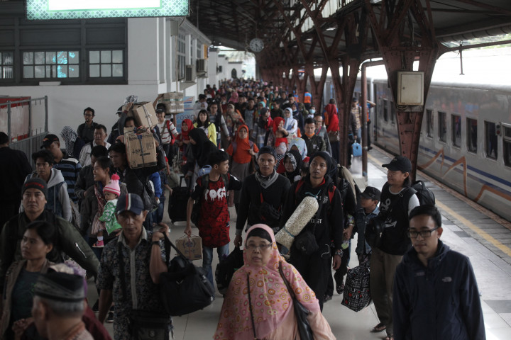 Satu juta Penumpang Tercatat Naik-Turun di Stasiun Pasar Senen Selama Lebaran
